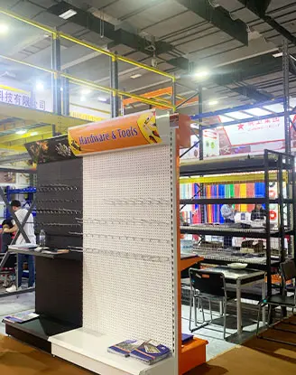 Guangzhou Heda Shelves Co., Ltd. booth interaction with global buyers