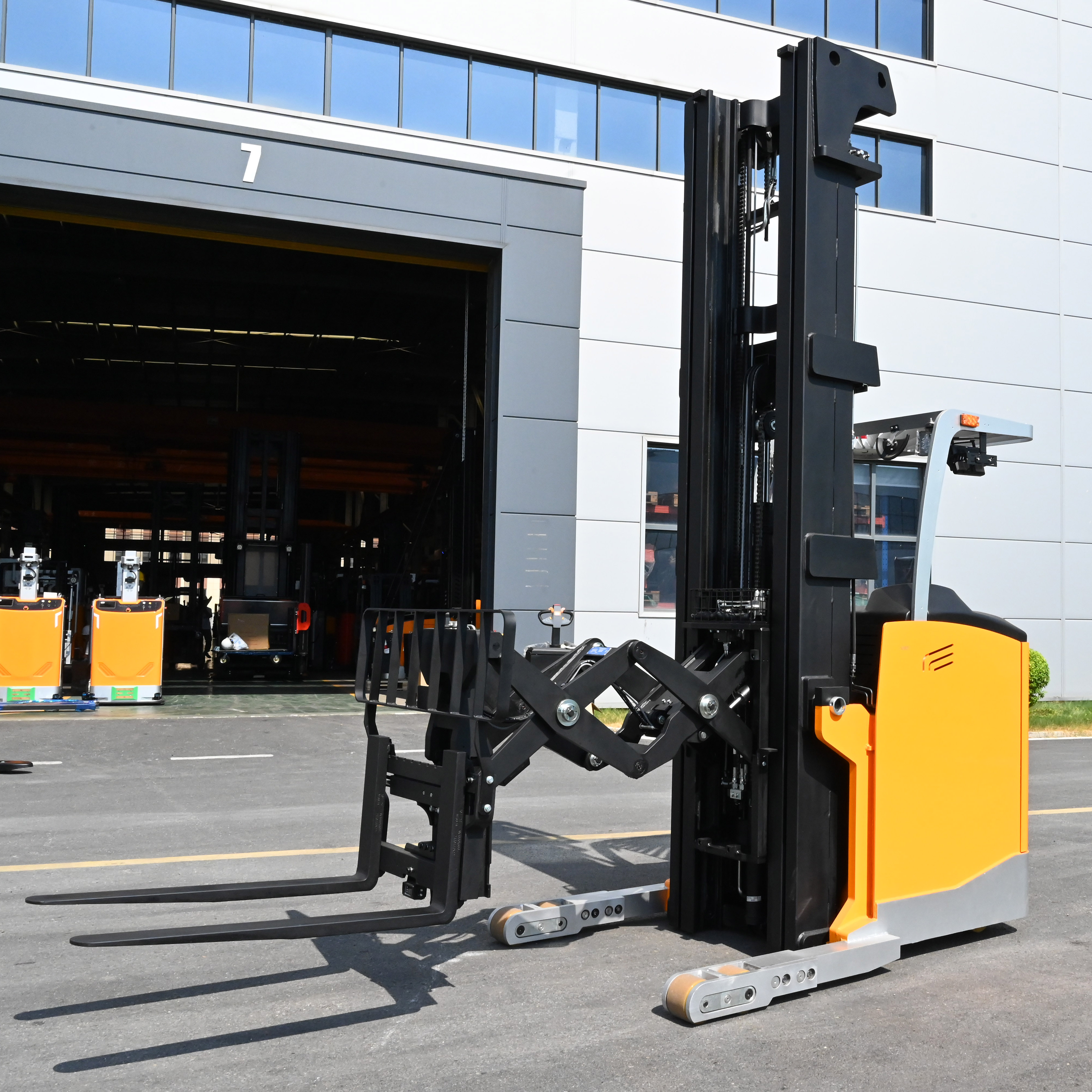 2 Ton 2.5 Ton Double Deep Reach Truck 2000kg 2500kg Electric Pantograph 8m 10m Lifting High Density Racking Storage CE