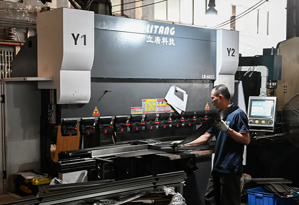 Automated Box Beam Roll Forming and Welding Station