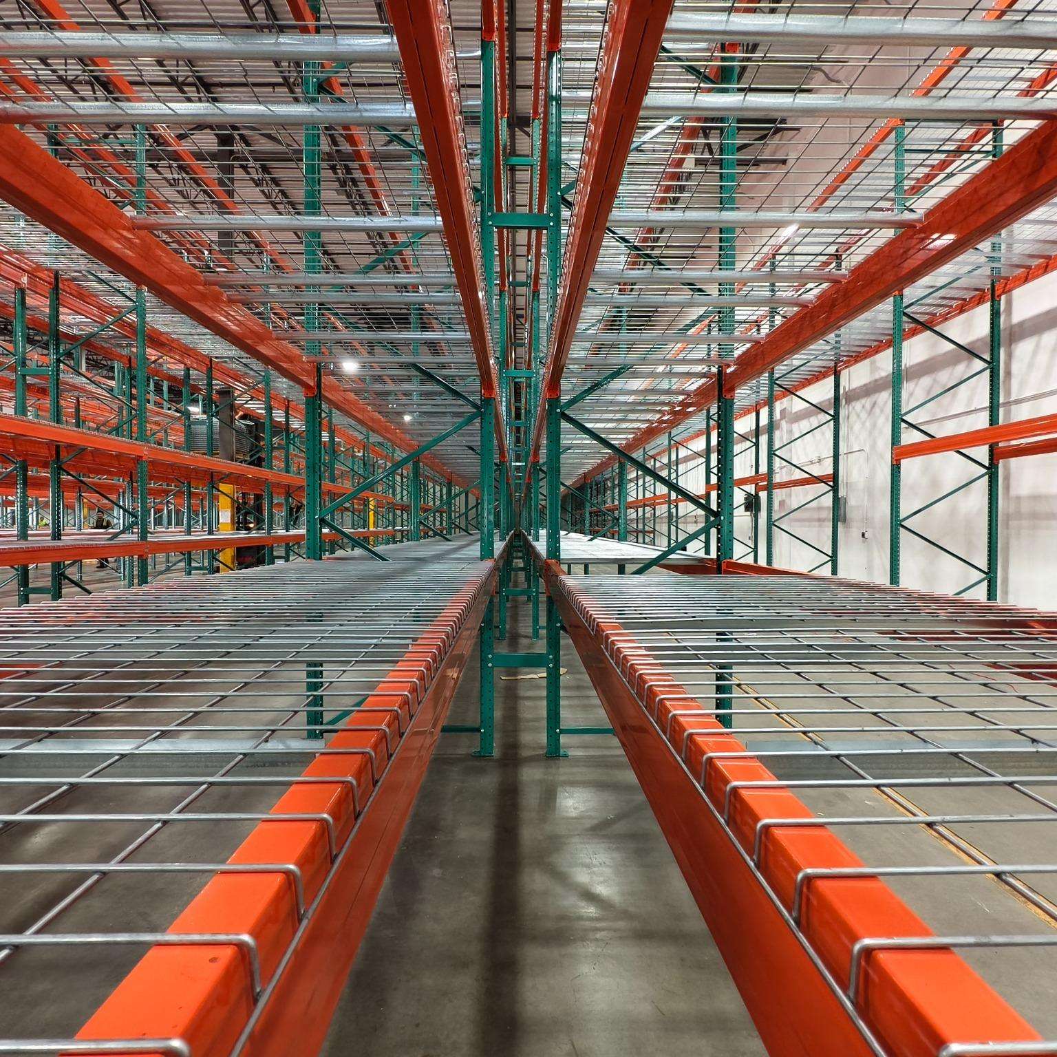 Selective Pallet Rack Teardrop Racking System American Standard Height Warehouse Adjustable Steel Vietnam Industrial Supply