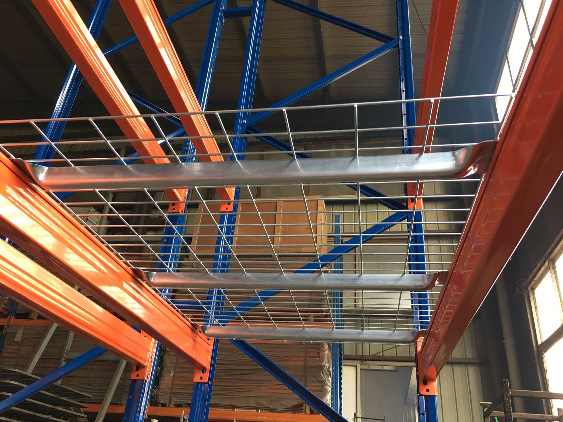 Upright footplate and floor fixing bolt