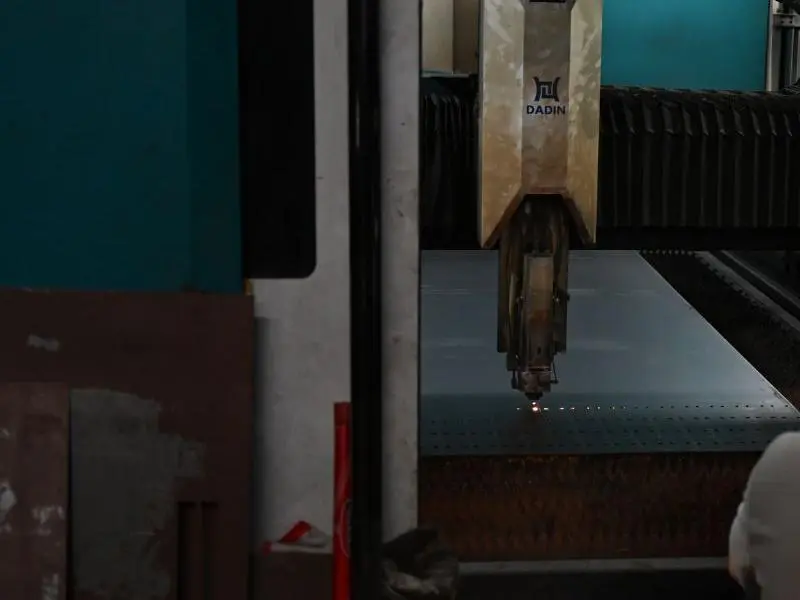 Steel profile precision cutting