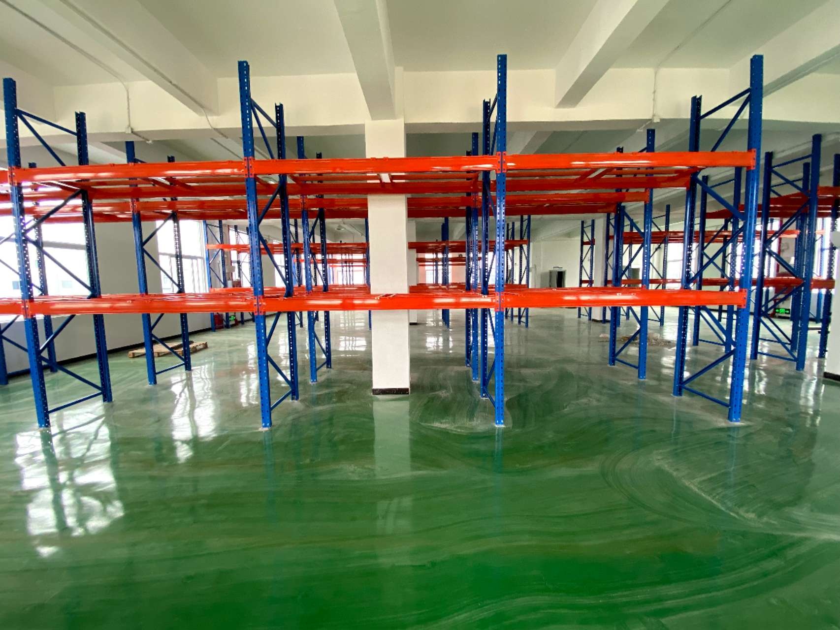 China Supplier Hot Seller Warehouse Racking Storage Shelf Push Back Metal Pallet Rack for Industry