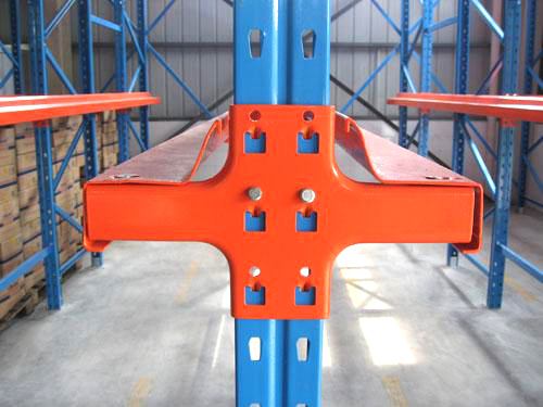 China Factory Wholesale 5-Layer Metal Pallet Racking System Steel Drive-in Racks with Corrosion Protection for Warehouse Storage