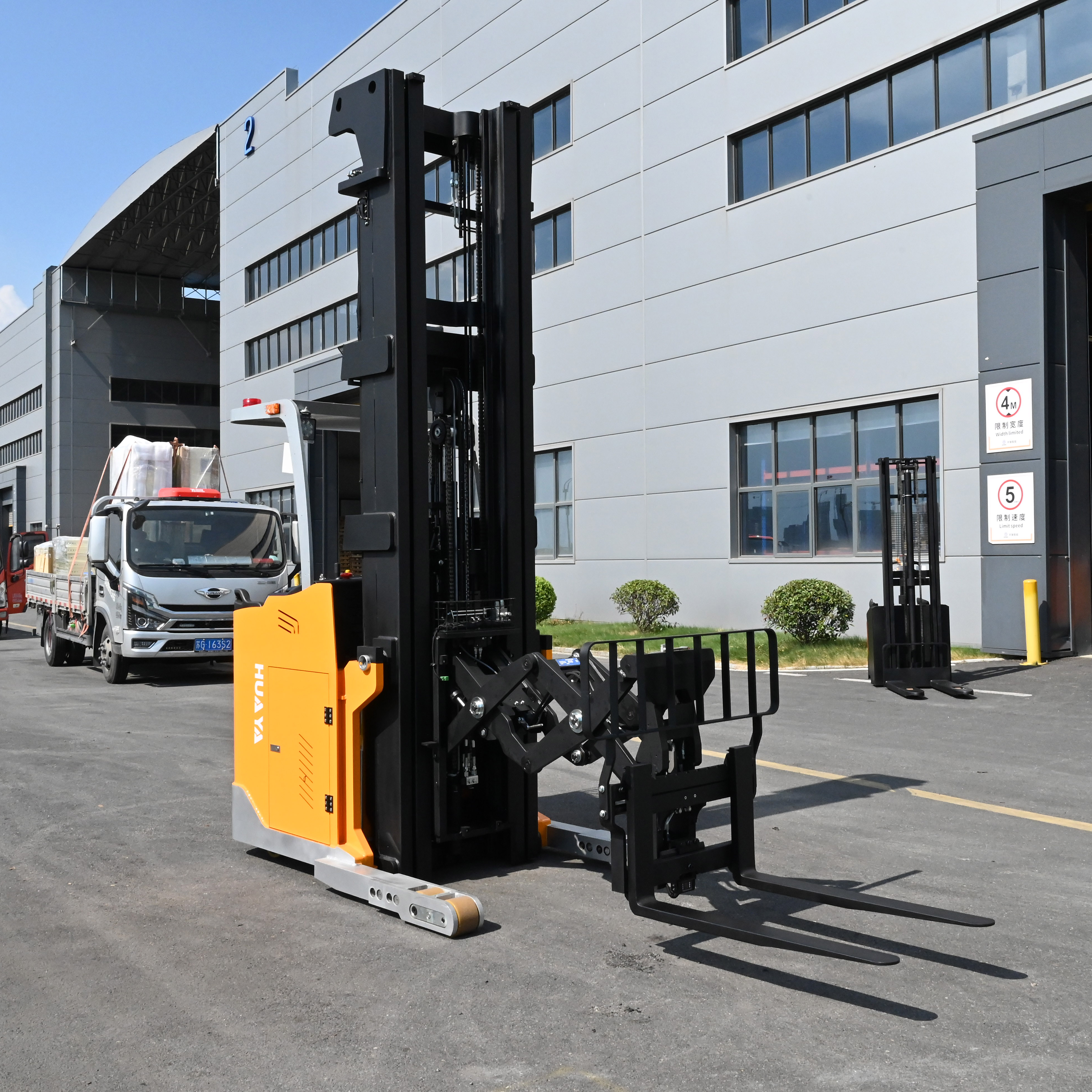 2 Ton 2.5 Ton Double Deep Reach Truck 2000kg 2500kg Electric Pantograph 8m 10m Lifting High Density Racking Storage CE