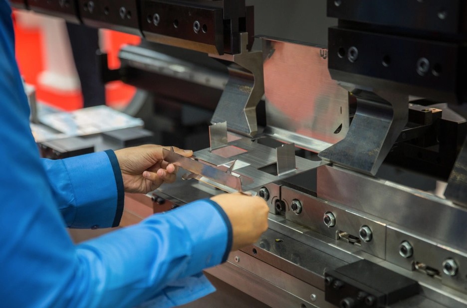 OEM Custom Metal Stamping Parts Steel Punched Shelf Rack Parts Sheet Metal Fabrication Welding Steel Punched Shelf Rack Parts