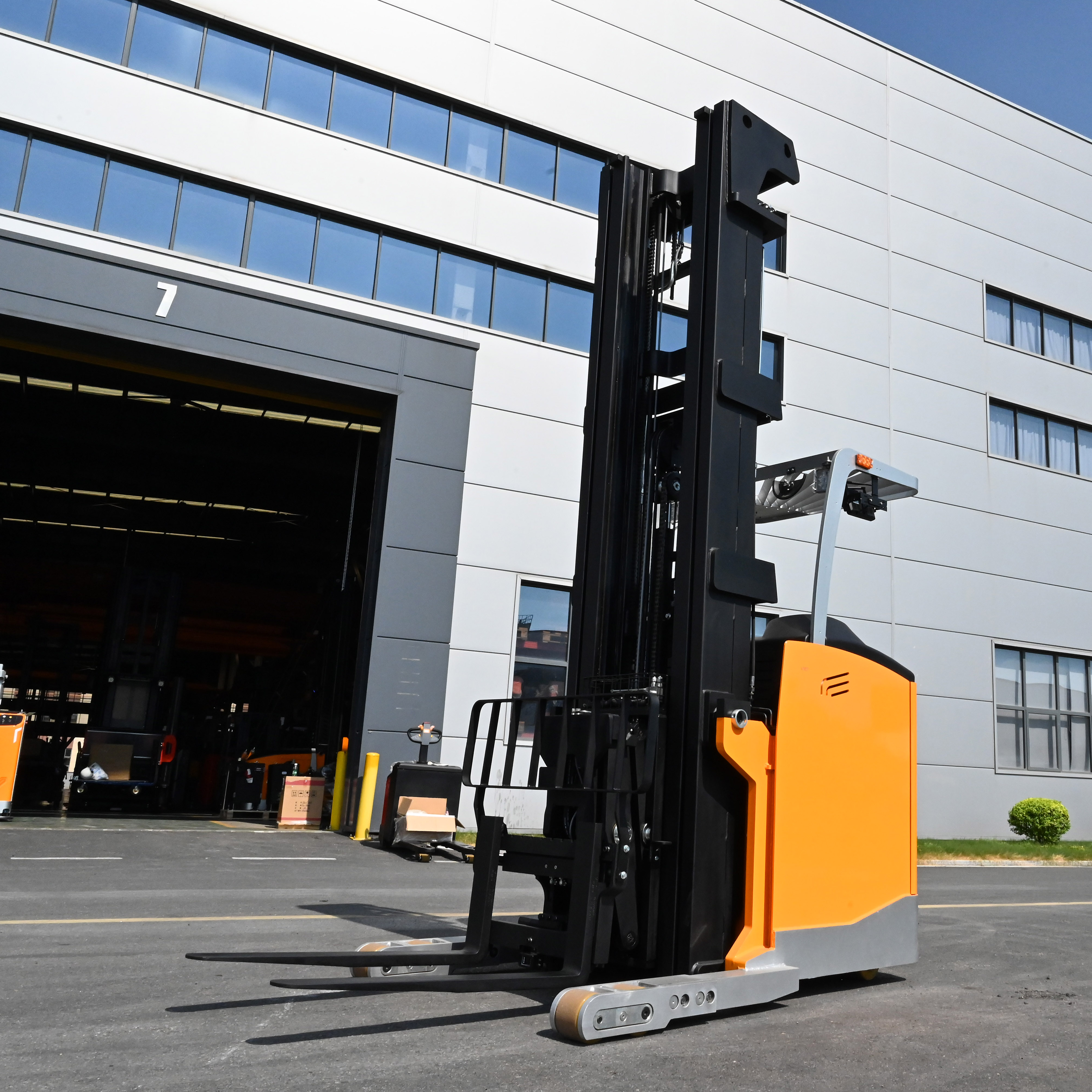 2 Ton 2.5 Ton Double Deep Reach Truck 2000kg 2500kg Electric Pantograph 8m 10m Lifting High Density Racking Storage CE