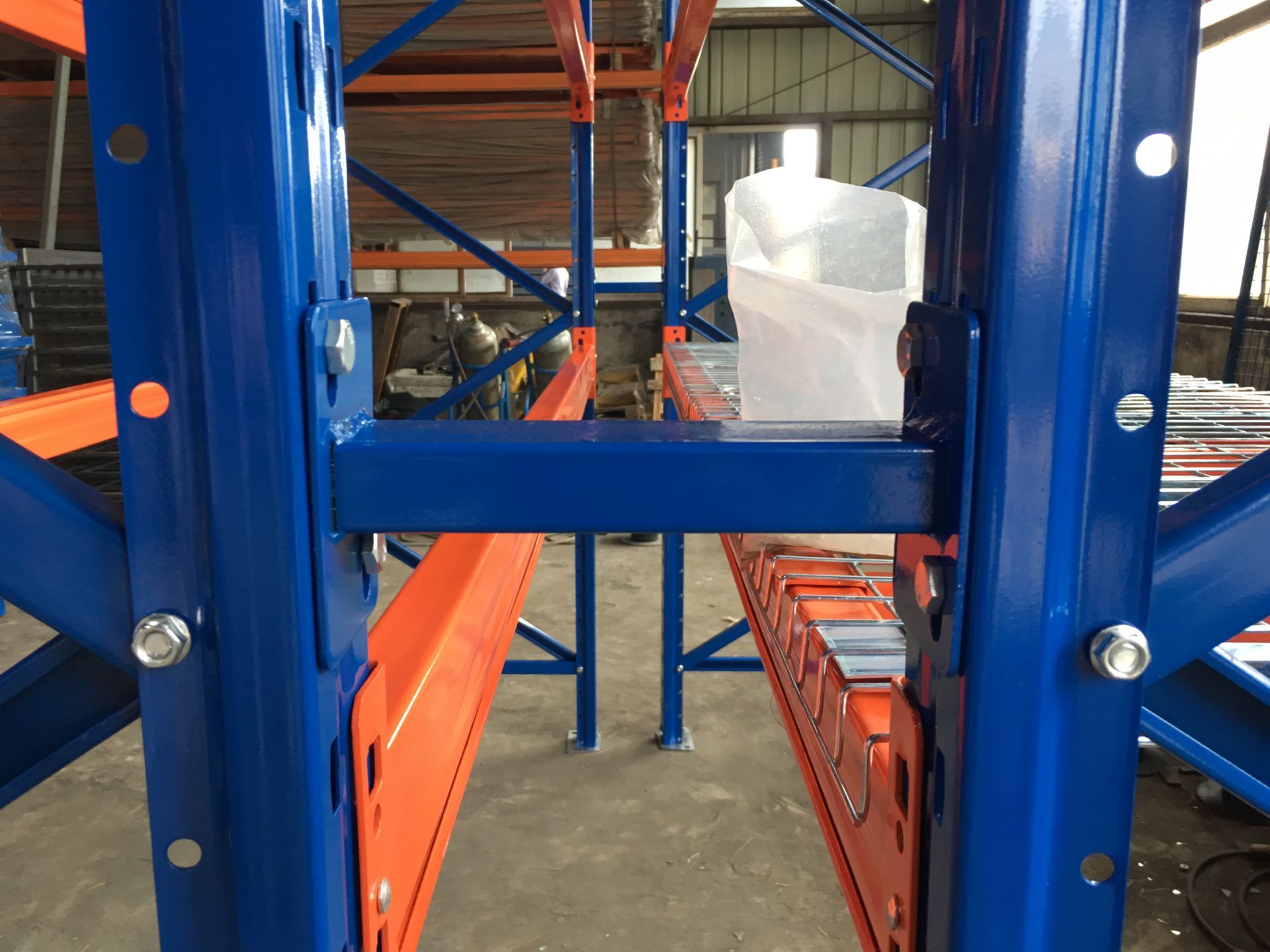 Upright joint component