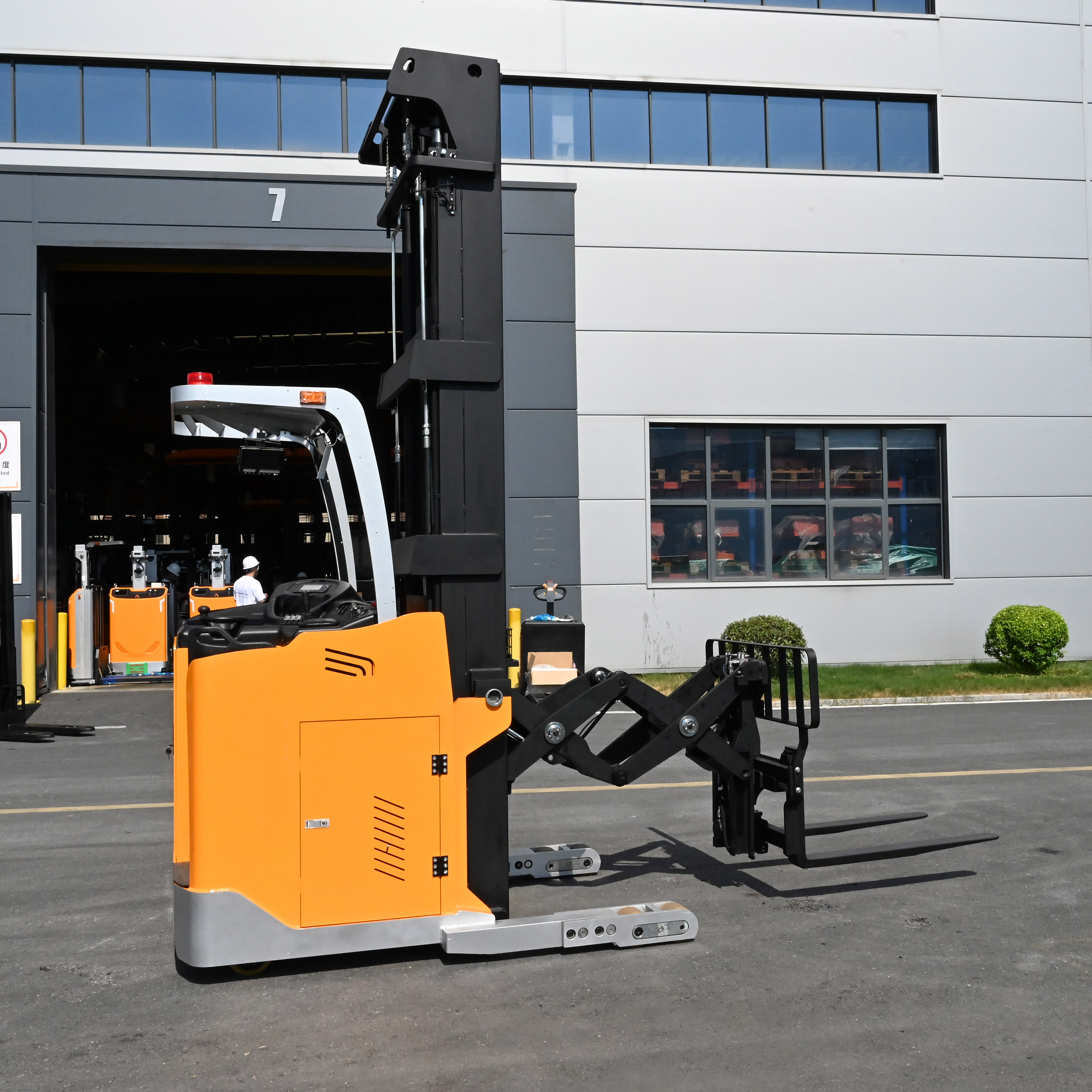 2 Ton 2.5 Ton Double Deep Reach Truck 2000kg 2500kg Electric Pantograph 8m 10m Lifting High Density Racking Storage CE